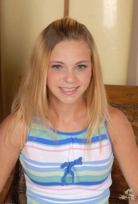 Petite Blonde Pics